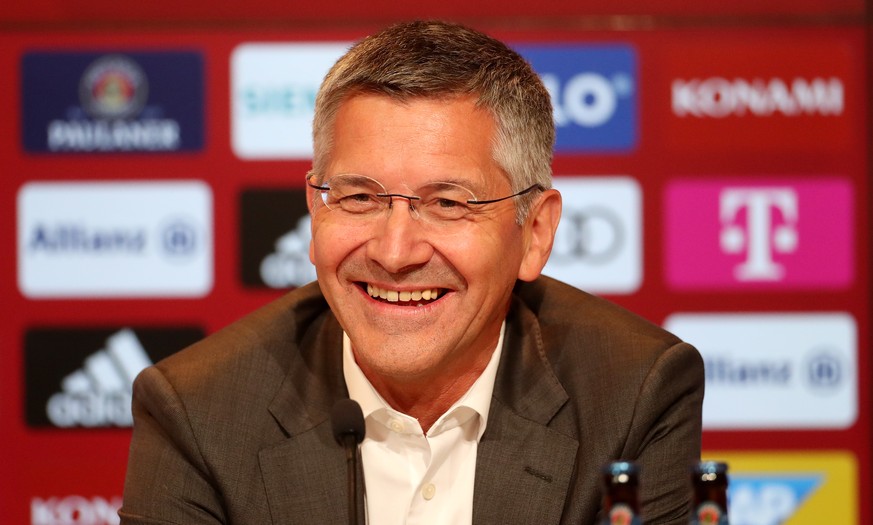 epa10027839 Bayern Munich Chairman of the Supervisory Board Herbert Hainer at a press conference during the presentation of Sadio Mane as a new signing for Bayern Munich, Munich, 22 June 2022. The Sen ...