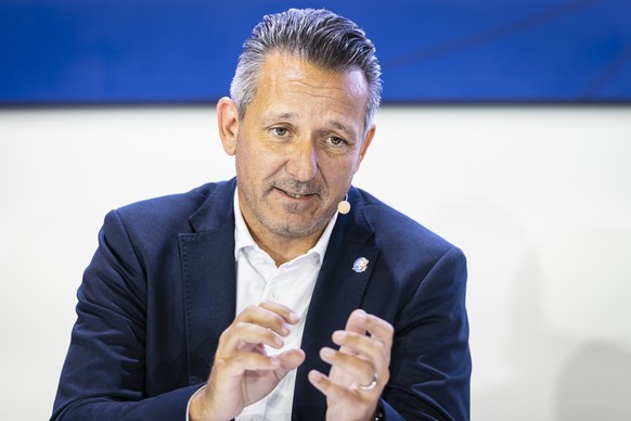 Headcoach Marco Bayer spricht waehrend der Vorsaison Medienkonferenz der ZSC Lions am Dienstag, 26. August 2025 in der Swiss Life Arena in Zuerich. (KEYSTONE/Michael Buholzer)