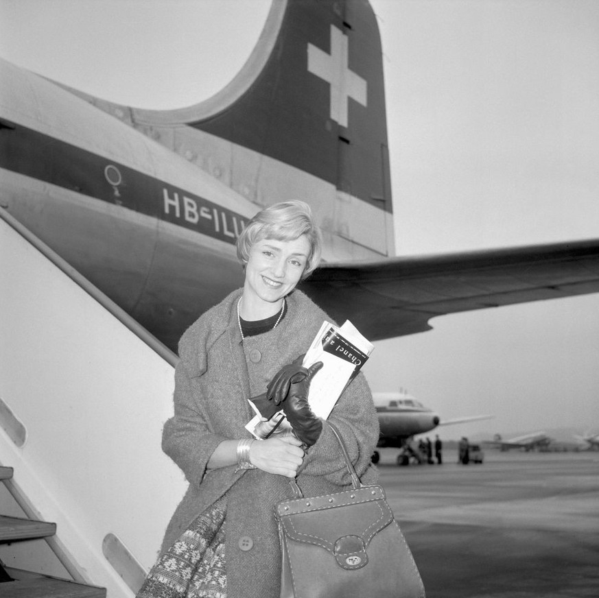 Heidi Abel at Zurich-Kloten airport before boarding to Madrid, 1958 (Photo by ATP/RDB/ullstein bild via Getty Images)