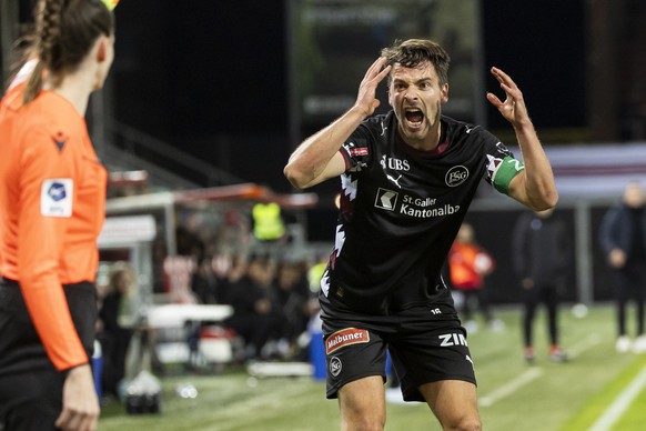 Lukas Goertler (SG), lors de la rencontre de football de Swiss Super League entre le FC Sion et le FC Saint-Gall ce mardi 28 octobre 2025 au Stade de Tourbillon a Sion. (KEYSTONE/Cyril Zingaro)