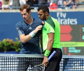 Tsonga (rechts) ist weiter, für Murray ist das Turnier zu Ende.