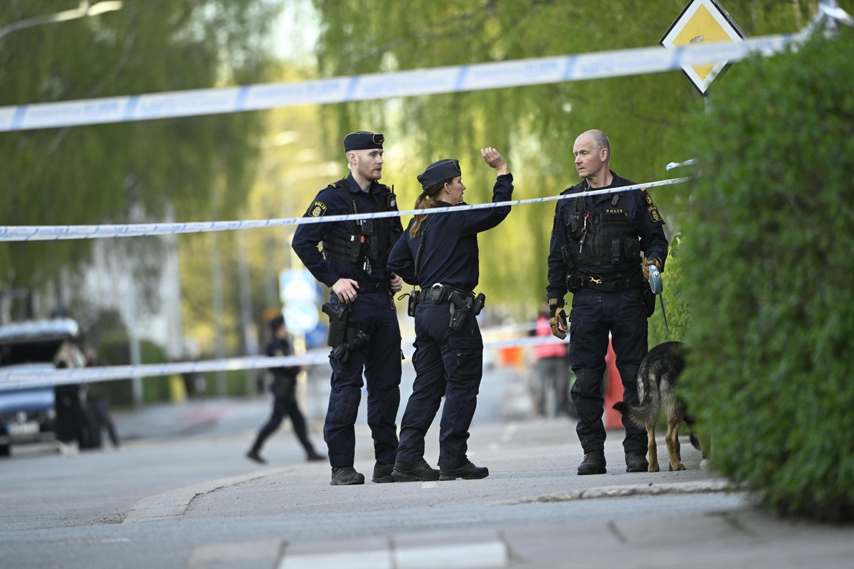 epa12063221 Police at the scene after a shooting at Vaksala Square in Uppsala, Sweden, 29 April 2025. According to police, three people were confirmed dead after a shooting which is being investigated ...
