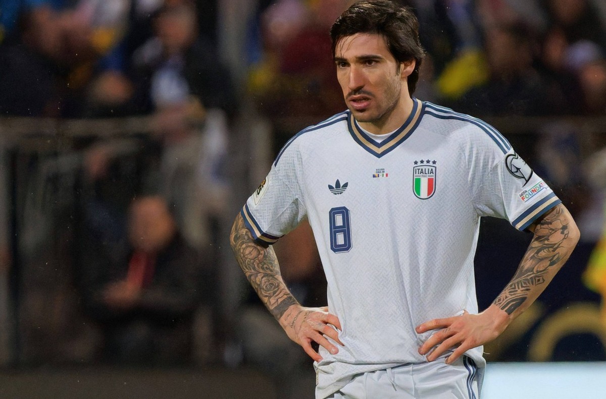 Sandro Tonali of Italy disappointment during European Qualifiers PlayOff - Bosnia and Herzegovina vs Italy, FIFA World Cup, WM, Weltmeisterschaft, Fussball match in Zenica, Bosnia and Herzegovina, Mar ...