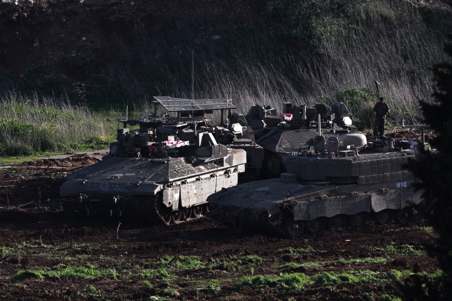 epa12799389 Israeli tanks gather on the Israeli border with Lebenon, northern Israel, 06 March 2026. The Israeli military stated it is conducting strikes across Lebanon targeting Hezbollah infrastruct ...