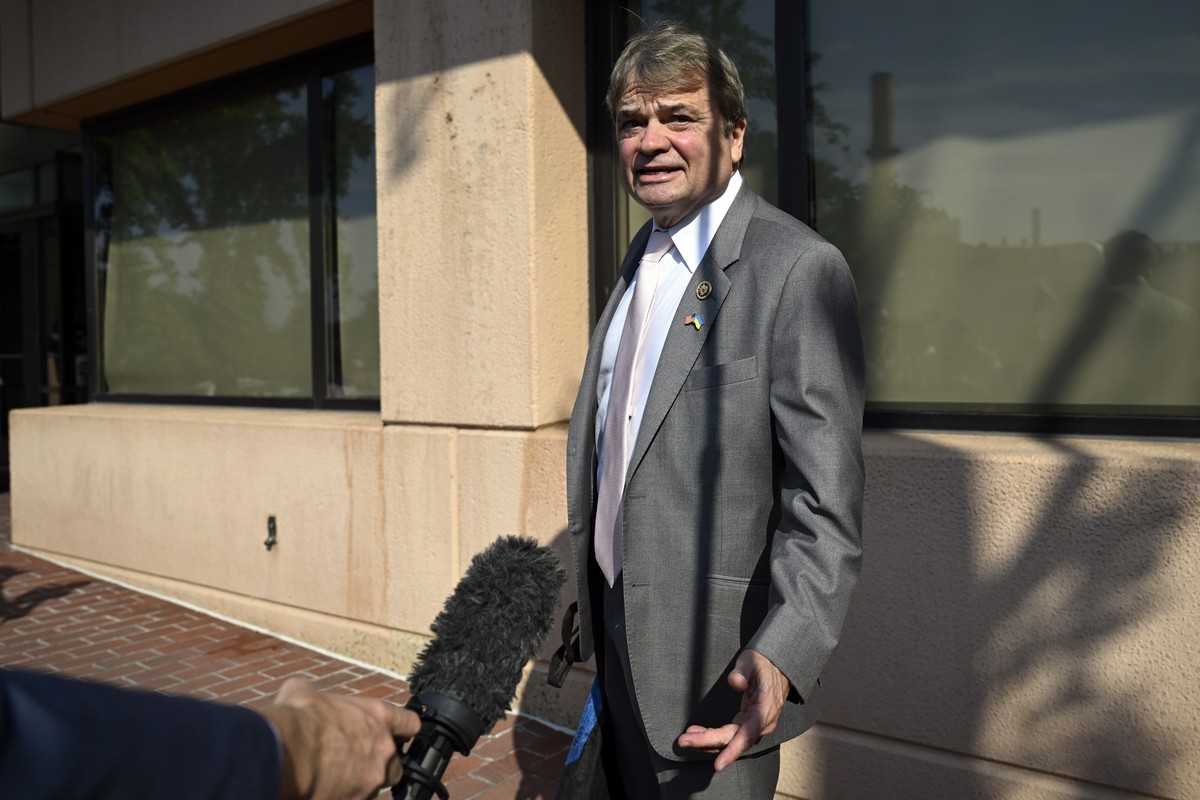 Rep. Mike Quigley, D-Ill., arrives at Democratic National Committee Headquarters to discuss the 2024 election and President Joe Biden's candidacy Tuesday, July 9, 2024 in Washington. (AP Photo/Jo ...