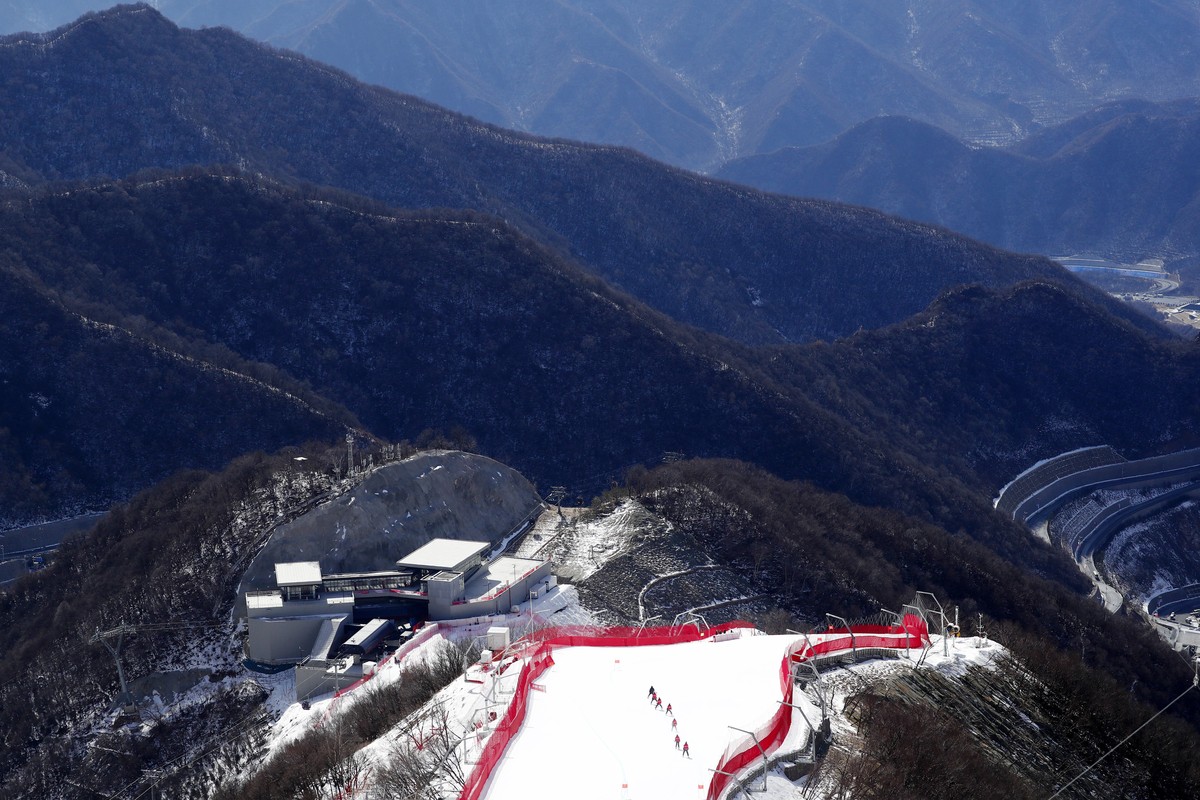 epa09731636 A view down the course as the Men's Downhill race of the Alpine Skiing events of the Beijing 2022 Olympic Games has been postponed until another day due to high winds at the Yanqing N ...