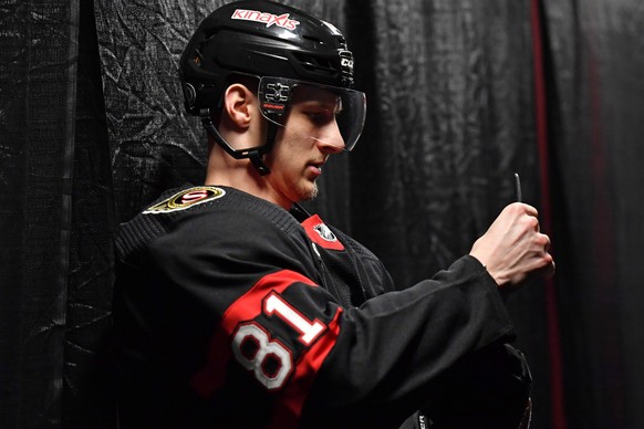 NHL, Eishockey Herren, USA Ottawa Senators at Philadelphia Flyers Mar 2, 2024 Philadelphia, Pennsylvania, USA Ottawa Senators left wing Dominik Kubalik 81 in the tunnel before warmups against the Phil ...