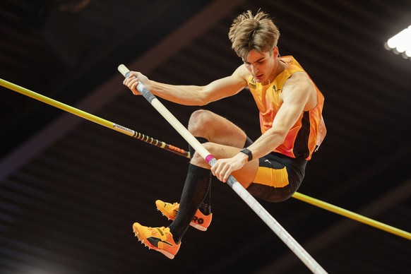 Imsand Valentin competes during the Men&#039;s Pole Vault at the Swiss Indoor Athletics Championships at Athletik Zentrum in St. Gallen, Switzerland, Saturday, February 22, 2025. (KEYSTONE/Til Buergy)