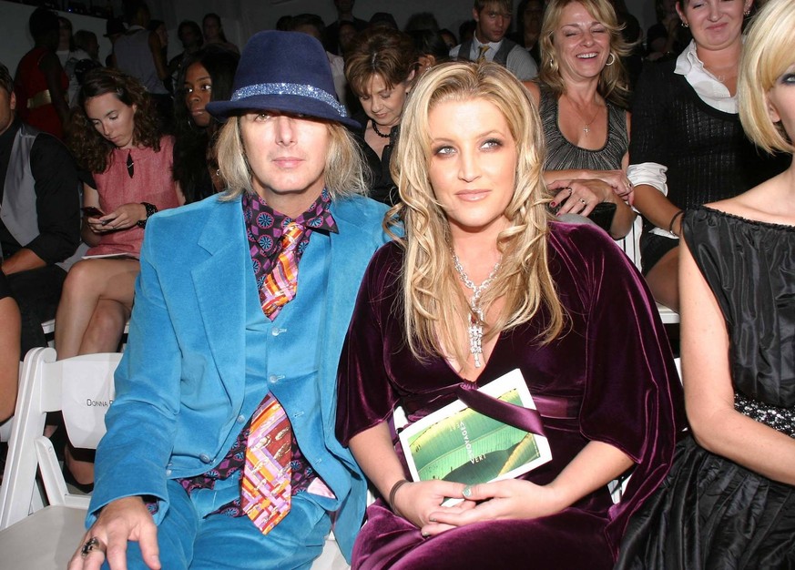 Sept. 10, 2007 - New York, New York, U.S. - I12234BT .MERCEDES-BENZ FASHION WEEK ( CELEBS )SPRING 2008 COLLECTION MARC BOUWER BRYANT PARK, NEW YORK New York 09-10-2007. - - 2007.LISA MARIE PRESLEY AND ...