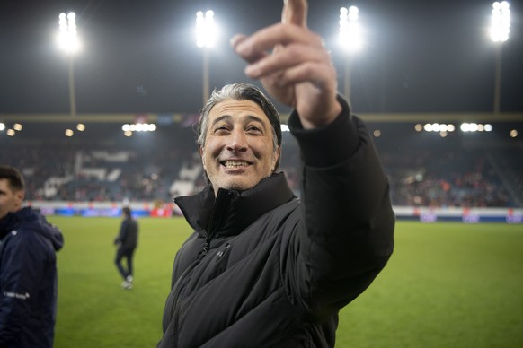 epa09584354 Switzerland's head coach Murat Yakin celebrates after winning the FIFA World Cup 2022 group C qualifying soccer match between Switzerland and Bulgaria in Lucerne, Switzerland, 15 Nove ...