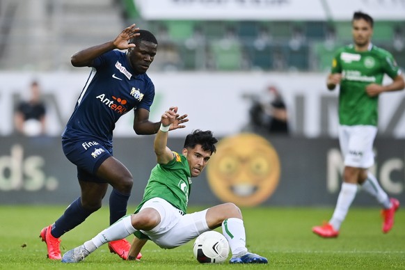 Zuerichs Tosin Aiyegun, links, gegen St. Gallens Victor Ruiz Abril, im Fussball Super League Spiel zwischen dem FC St. Gallen und dem FC Zuerich, am Donnerstag, 25. Juni 2020, im Kybunpark in St. Gall ...