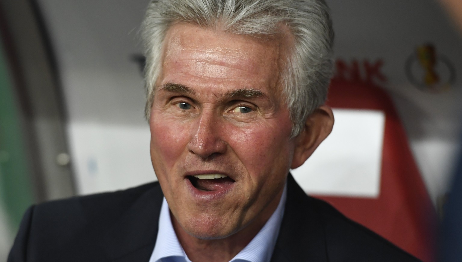 epa06289097 Bayern&#039;s head coach Jupp Heynckes reacts before the German DFB Cup soccer 2nd round match between RB Leipzig and FC Bayern Munich in Leipizg, Germany, 25 October 2017. EPA/FILIP SINGE ...