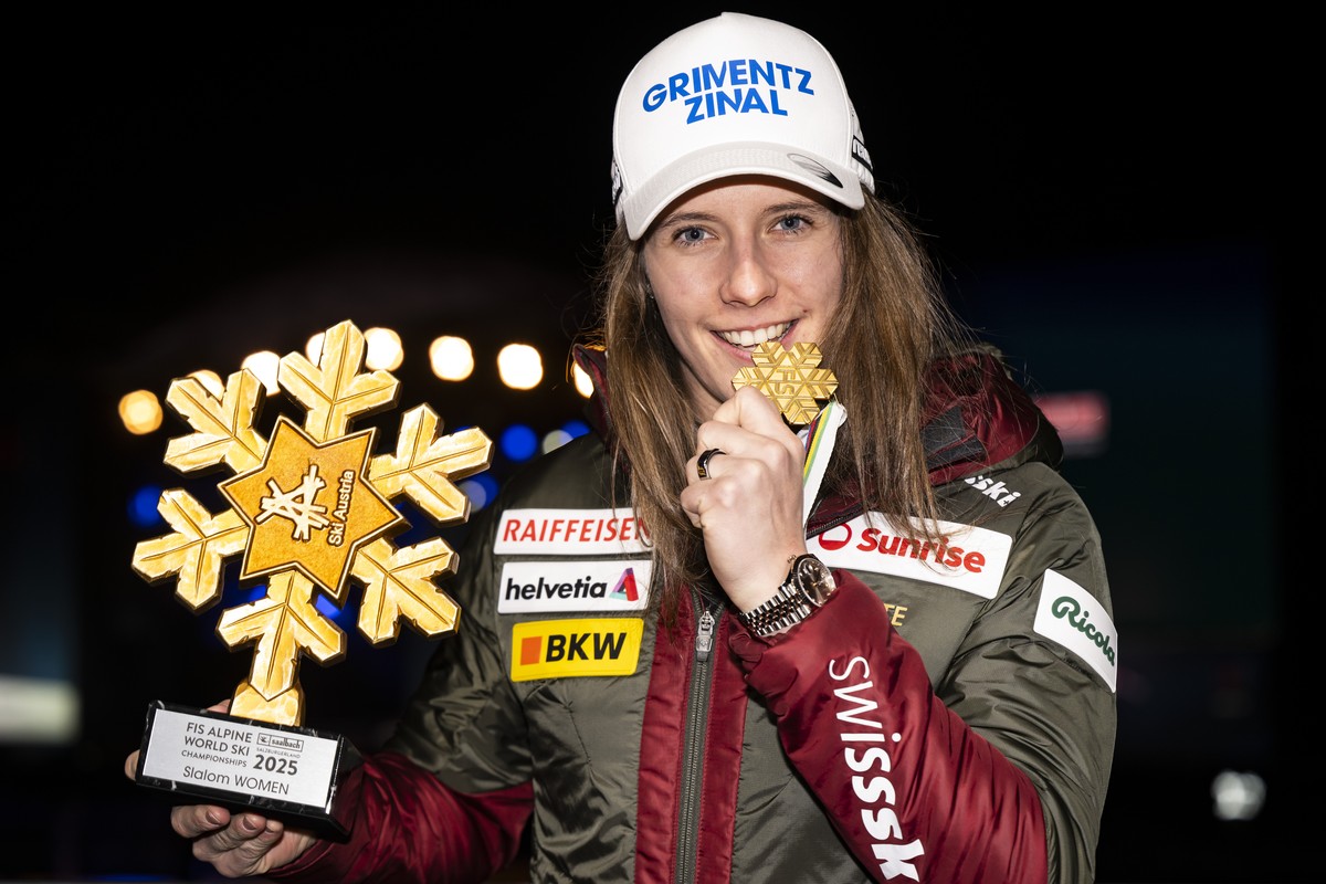 Gold medalist Camille Rast of Switzerland poses during the medals ceremony of the women's Slalom race at the 2025 FIS Alpine World Ski Championships, in Saalbach-Hinterglemm, Austria, Saturday, F ...