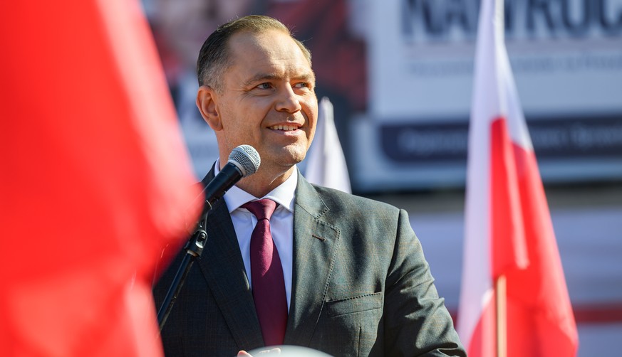 epa12144752 Head of the Institute of National Remembrance (IPN) and candidate in the 2025 presidential elections, Karol Nawrocki, meets with local residents in Domostawa, Poland, 30 May 2025. Nawrocki ...