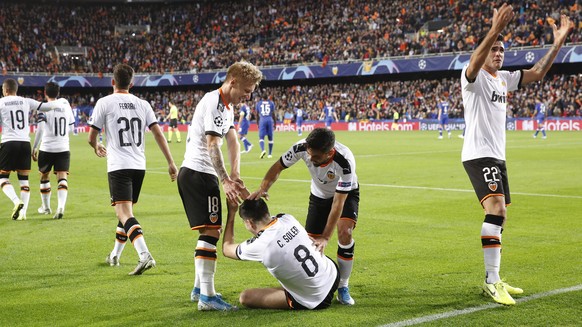 Valencia&#039;s players celebrate after scoring the opening goal during the Champions League group H soccer match between Valencia and Chelsea at the Mestalla stadium in Valencia, Spain, Wednesday, No ...
