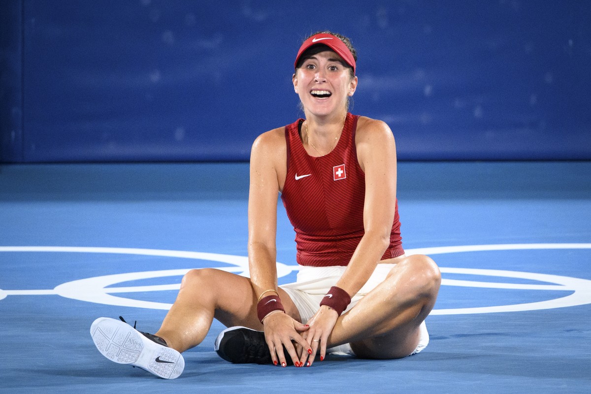epa09383139 Belinda Bencic of Switzerland reacts after defeating Marketa Vondrousova of the Czech Republic in their women's singles tennis gold medal final match of the Tokyo 2020 Olympic Games a ...
