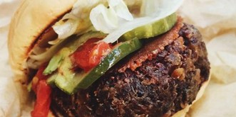 Ein fleischloser Burger ist der beste Burger der Welt – nun soll niemand mehr sagen, Veganer können nix Gescheites essen
