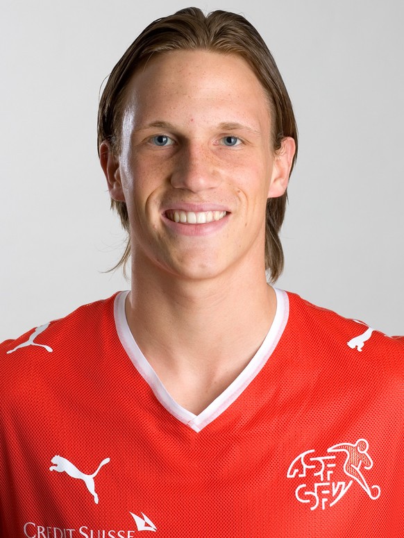 Portrait von Michael Lang, Spieler der Schweizer U17 Nationalmannschaft, aufgenommen am Dienstag, 22. April, 2008 im Stade St. Leonard, Freiburg. (KEYSTONE/Alessandro della Valle)