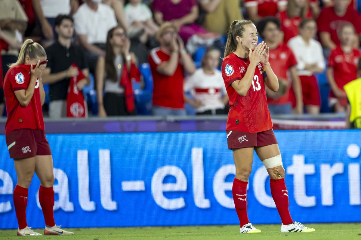 Switzerland's defender Nadine Riesen, left, and Switzerland's midfield Lia Waelti, right. look disappointed after losing against the team Norway, during the UEFA Women's EURO 2025 Group ...