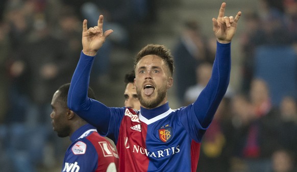 Basels Ricky van Wolfswinkel freut sich ueber sein 3:2 im Fussball Meisterschaftsspiel der Super League zwischen dem FC Basel 1893 und dem FC Lugano im Stadion St. Jakob-Park in Basel, am Sonntag, 4.  ...