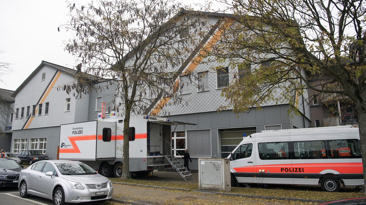 Polizei-Razzia in der An'Nur-Moschee in Winterthur, am Mittwoch, 2. November 2016. 
Am fruehen Mittwochmorgen hat die Kantonspolizei Zürich zusammen mit der Stadtpolizei Winterthur die An'N ...