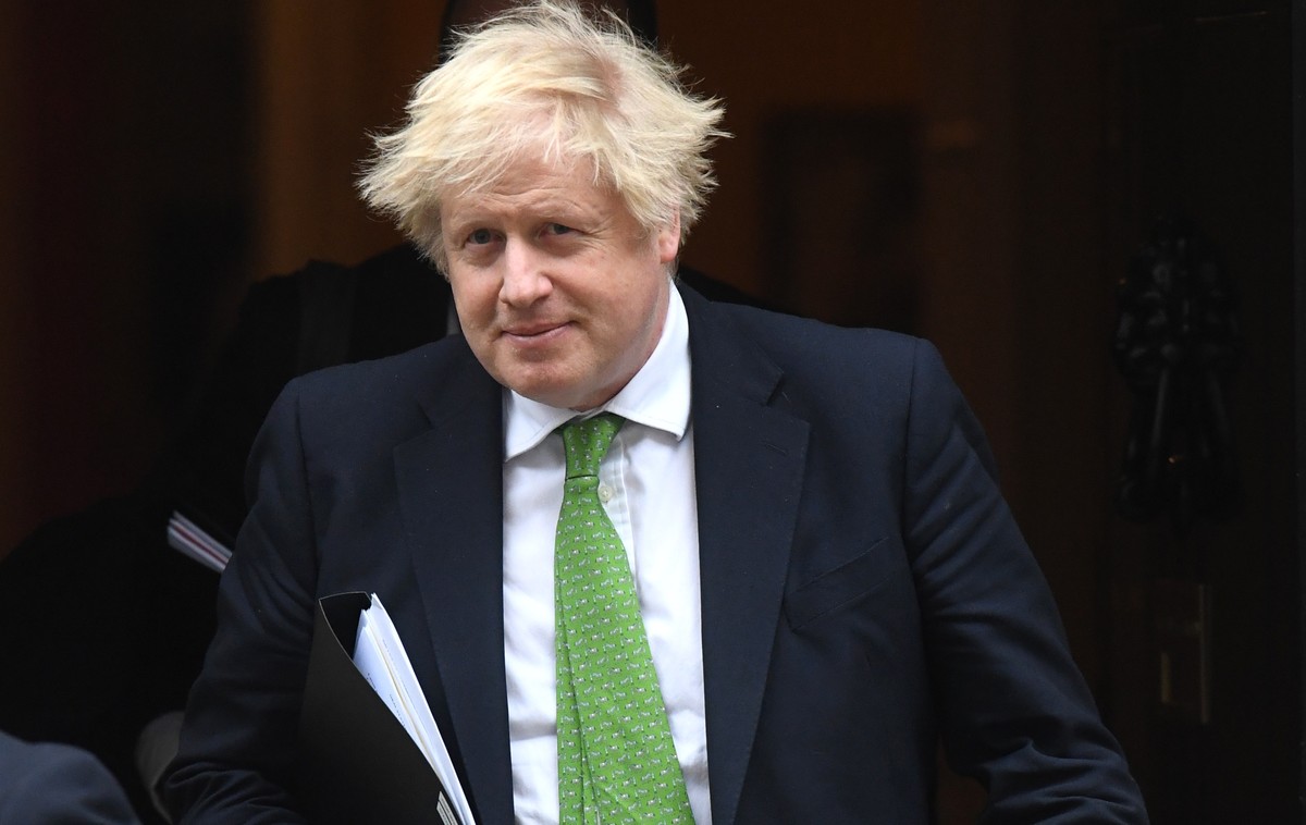 epaselect epa09776844 Britain's Prime Minister Boris Johnson departs Downing Street in London, Britain, 22 February 2022. British Prime Minister Johnson Johnson is expected to address parliament  ...