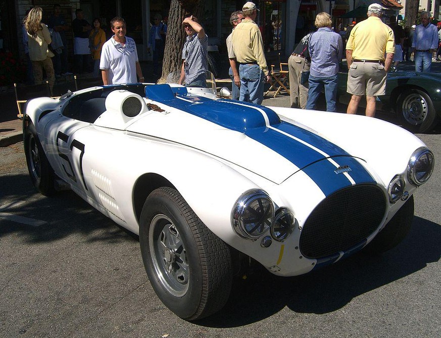 Briggs-Cunningham C4R Le Mans 1952 USA rennwagen auto retro 1950s 
https://en.wikipedia.org/wiki/Briggs_Cunningham#/media/File:Cunningham_C4R.JPG