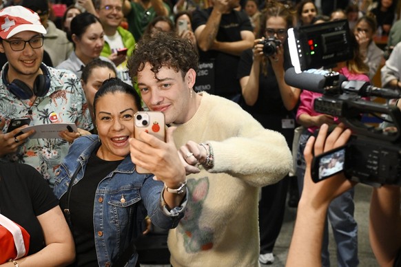 Swiss Singer Nemo, winner .of the 68th edition of the Eurovision Song Contest (ESC), arrives at Zurich airport in Kloten,Switzerland, Sunday, May 12, 2024.(KEYSTONE/Walter Bieri )