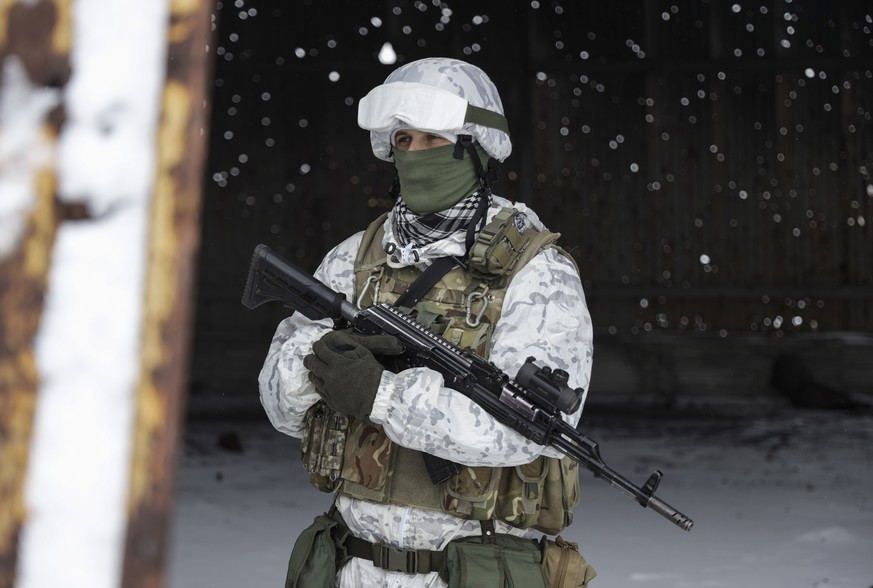 epa09708959 Ukrainian serviceman attends a positions on a front line near the Avdiivka village, not far from pro-Russian militants controlled city of Donetsk, Ukraine, 25 January 2022. US and Britain  ...