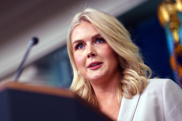 epa12003524 White House Press Secretary Karoline Leavitt speaks during a press briefing at the White House, in Washington, DC, USA, 01 April 2025. EPA/WILL OLIVER