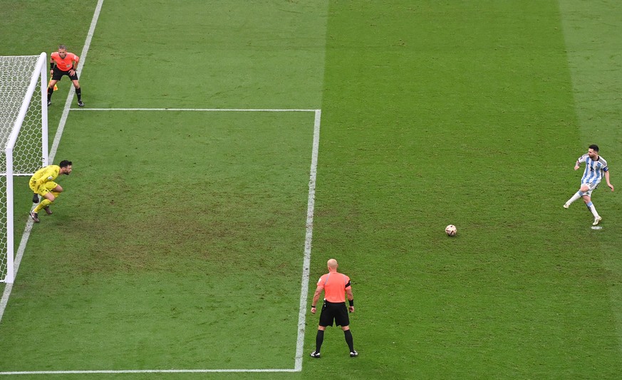 epa10372920 Lionel Messi (R) of Argentina scores during the penalty shoot-out in the FIFA World Cup 2022 Final between Argentina and France at Lusail stadium, Lusail, Qatar, 18 December 2022. EPA/Geor ...