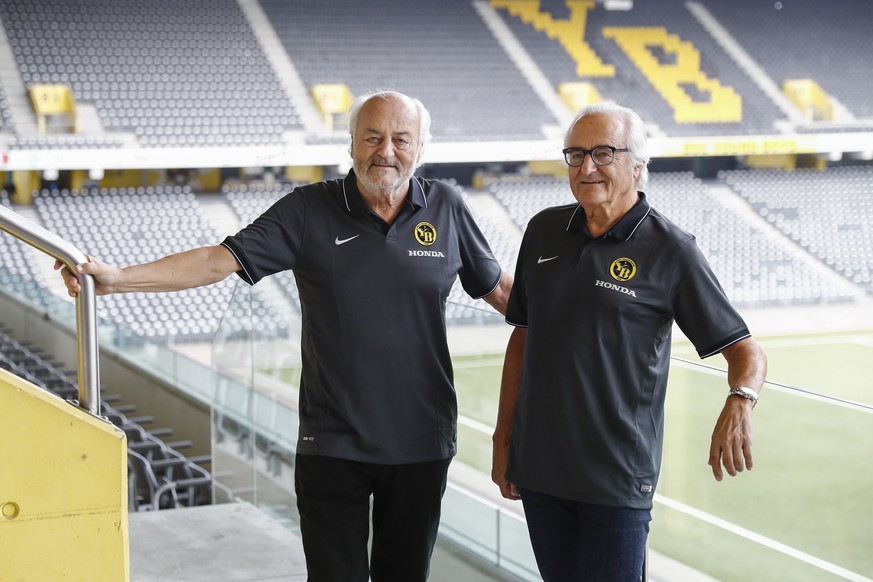 ARCHIVBILD ZUM TOD VON ANDY RIHS --- Andy Rihs, links, und Hansueli Rihs, rechts, Investoren der Sport und Event Holding AG, posieren nach einer Medienkonferenz von BSC Young Boys im Stade de Suisse,  ...