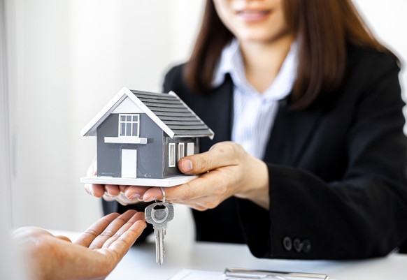 eigenheim haus immobilien shutterstock