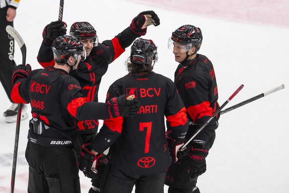 Les joueurs lausannois laissent eclater leur joie, lors du match du championnat suisse de hockey sur glace de National League entre Lausanne HC, LHC, et HC Ambri-Piotta, HCAP, ce samedi 20 decembre 20 ...