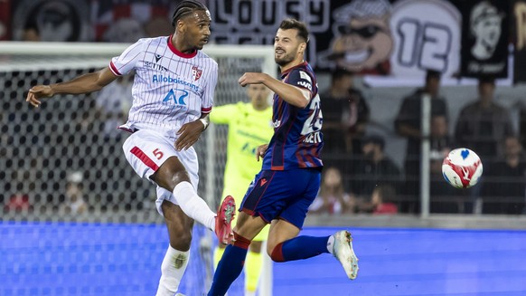 Noe Sow (SIO), left, fights for the ball with Albian Ajeti (FCB), right, during the Super League soccer match of Swiss Championship between FC Sion, SIO, and FC Basel 1893, FCB, at the Stade de Tourbi ...