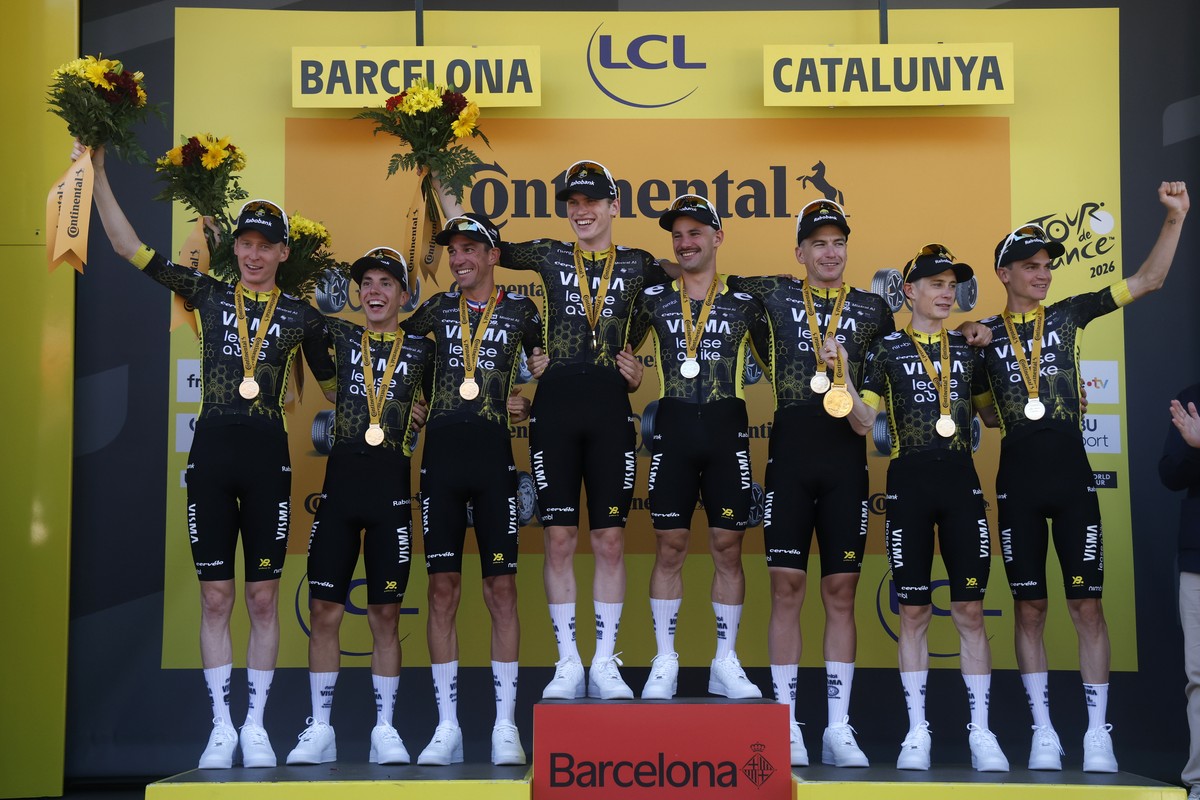 epa13087000 Riders of Team Visma | Lease a Bike (L-R) US cyclist Matteo Jorgenson, Italian cyclist Davide Piganzoli, French cyclist Bruno Armirail, Norwegian cyclist Per Strand Hagenes, Belgian cyclis ...