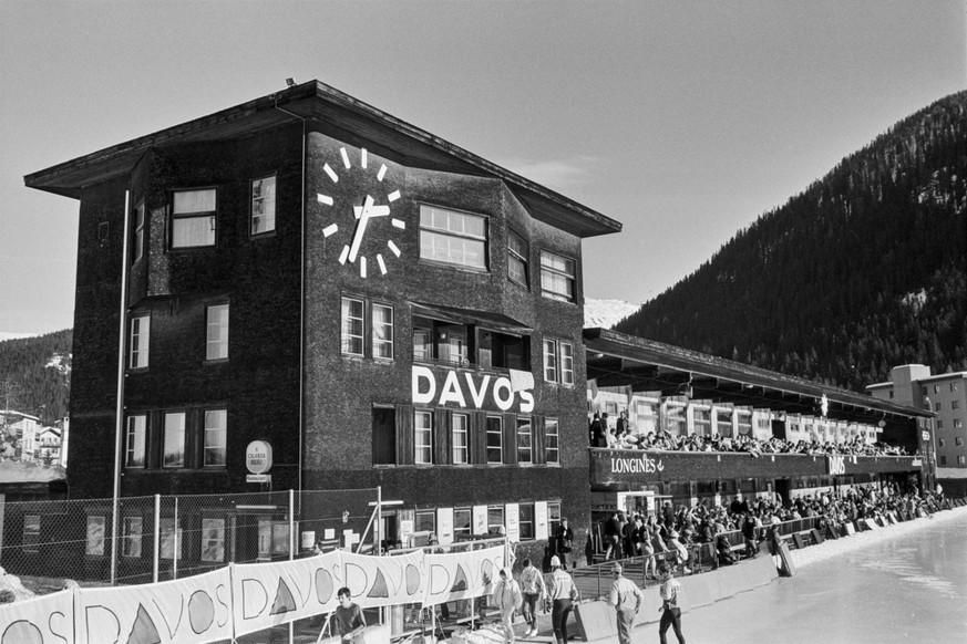 Das Eisbahnhaus in Davos, im Jahr 1934 von Architekt Rudolf Gaberel entworfen, aufgenommen am 3. Februar 1989. (KEYSTONE/Str)