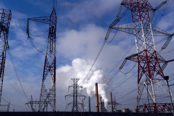 epa09600836 A general view of the exhaust towers and power lines from the Power Plant Commercial Company Bucharest (ELCEN Bucharest), in Bucharest, Romania, 24 November 2021. The energy delivered on N ...