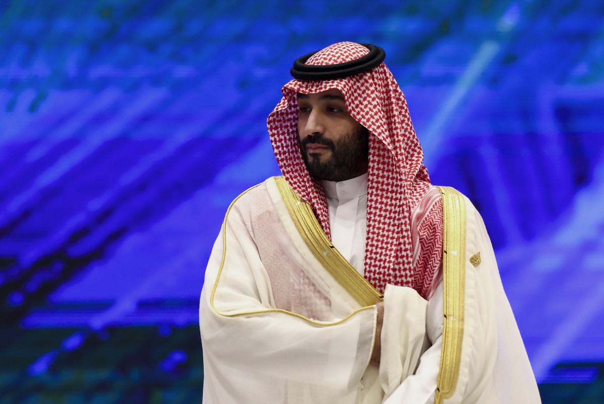 Saudi Crown Prince Mohammed bin Salman attends the APEC Leader's Informal Dialogue with Guests during the Asia-Pacific Economic Cooperation APEC summit, Friday, Nov. 18, 2022, in Bangkok, Thailan ...