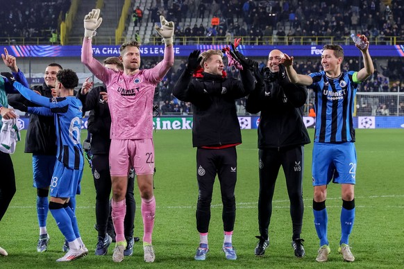 epa11769644 Players of Brugge celebrate with their supporters after winning the UEFA Champions League soccer match between Club Brugge and Sporting CP in Bruges, Belgium, 10 December 2024. EPA/OLIVIER ...