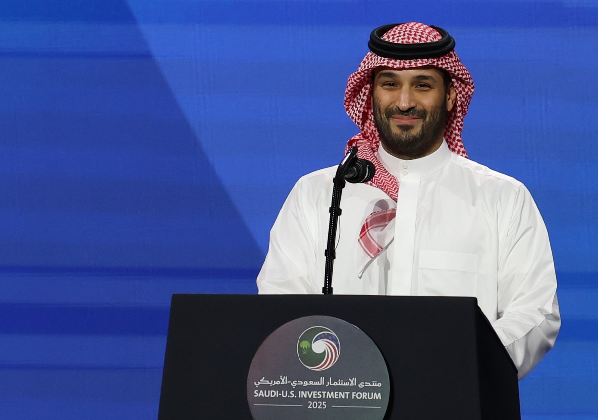 epa12096941 Saudi Crown Prince Mohammed bin Salman bin Abdulaziz Al Saud attends the Keynote Address at the Saudi-US Investment Forum in Riyadh, Saudi Arabia, 13 May 2025. The forum is taking place du ...