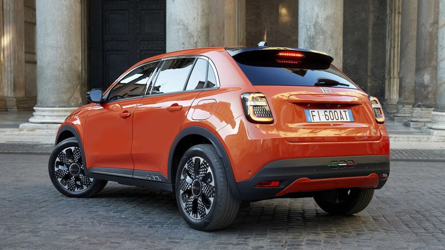 With the electric 600e, Fiat brings a big SUV brother to the small car 500.