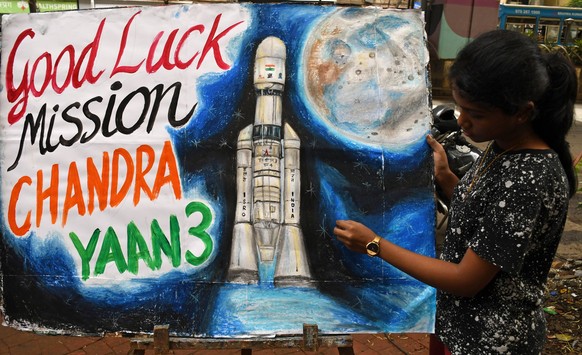 July 13, 2023, Mumbai, Maharashtra, India: A student creates a painting depicting a wishing well for the launch of Chandrayaan-3 outside Gurukul Art Academy in Mumbai.  Indian space research organization ISRO wants to…