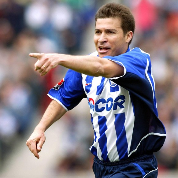 Bildnummer: 00799018 Datum: 26.04.2003 Copyright: imago/Camera 4
Luizao (Hertha) - Torjubel; Luiz Carlos Goulart, quer, close, Gestik, zeigen, Fingerzeig, Jubel, jubeln Saison 2002/2003, Hertha BSC B ...