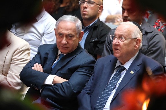 epa07909405 Israeli Prime Minister Benjamin Netanyahu (L) and Israeli President Reuven Rivlin attend a state memorial ceremony for Israeli fallen soldiers of Yom Kippur war (1973 war) in the hall of r ...