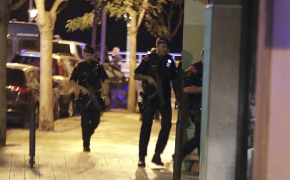 epa06149329 Spanish Policemen inspect a street in Cambrils (Tarragona), northeastern Spain, 18 August 2017, where at least four suspected terrorists have been killed by the police after they knocked down six people with their car at Paseo Maritimo.  EPA/DAVID GONZALEZ