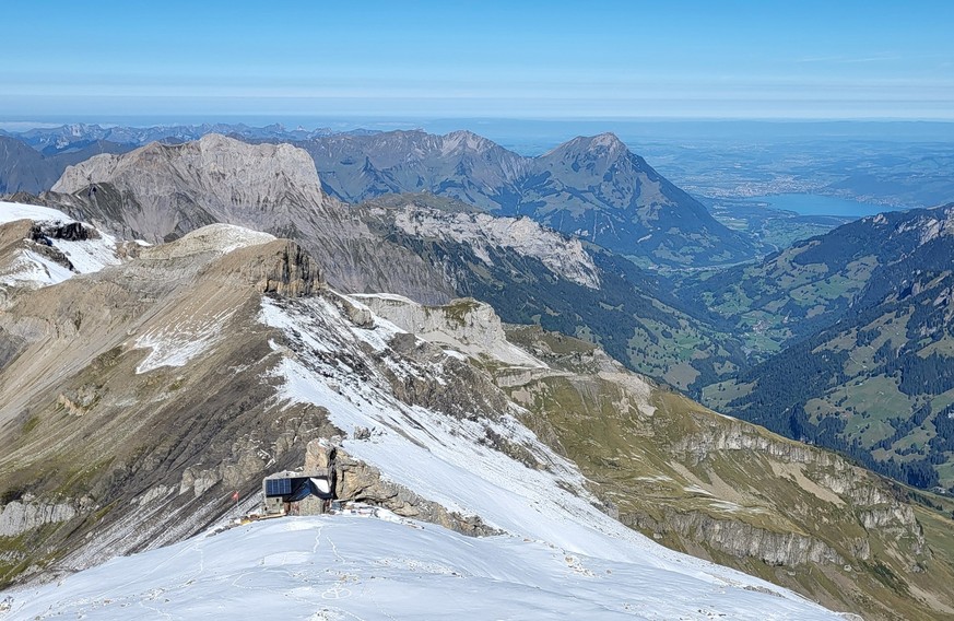 Die Aussicht von der Blüemlisalphütte im Berner Oberland.