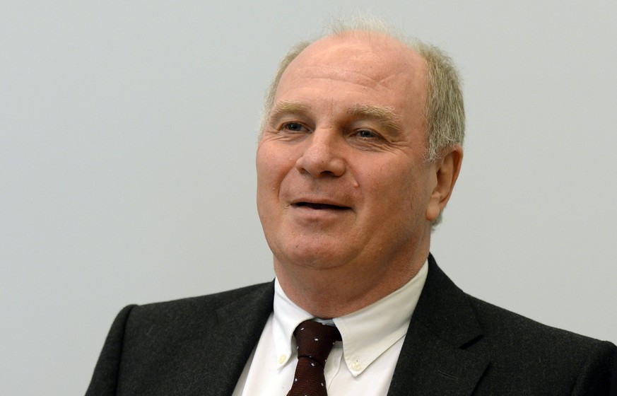 epa04122943 Defendant Uli Hoeness, the president of German soccer club FC Bayern Munich, seen in the courtroom for the fourth day of trial at the Palace of Justice in Munich, Germany, 13 March 2014. L ...