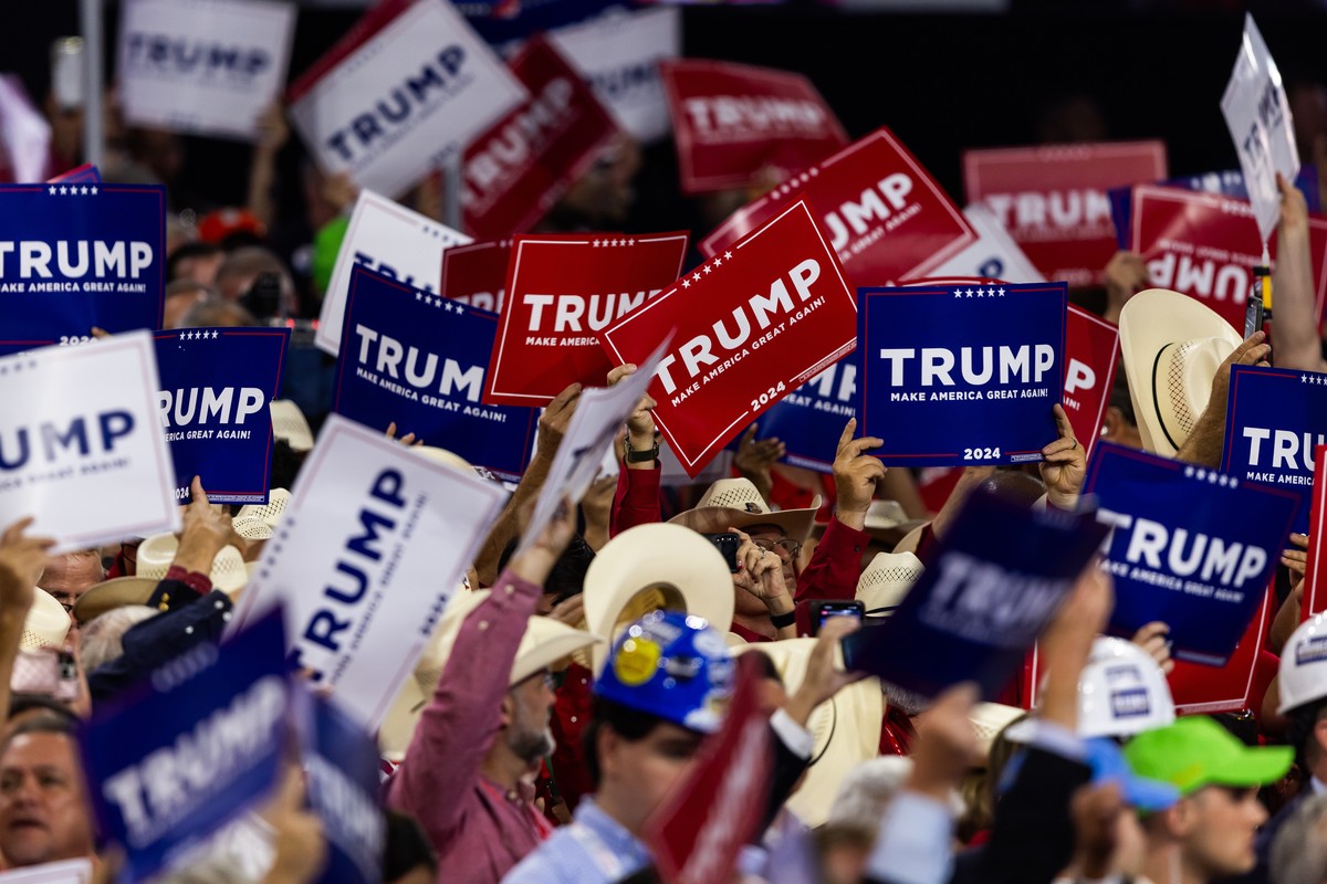 epa11480400 Delegates from Texas cheer on the opening day of the Republican National Convention (RNC) in the Fiserv Forum in Milwaukee, Wisconsin, USA, 15 July 2024. The convention comes just a few da ...