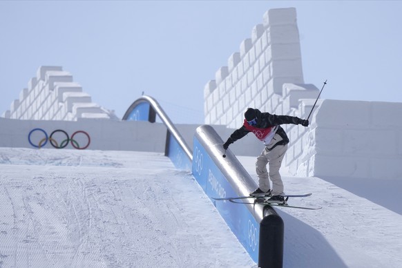 Switzerland&#039;s Andri Ragettli competes during the men&#039;s slopestyle qualification at the 2022 Winter Olympics, Tuesday, Feb. 15, 2022, in Zhangjiakou, China. (AP Photo/Lee Jin-man)